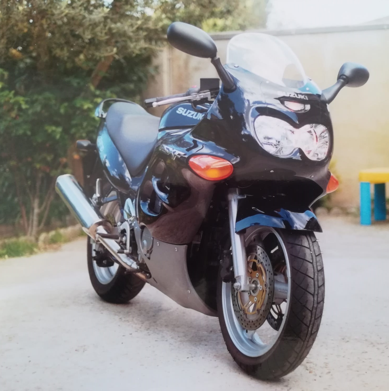Suzuki gsxf 1
